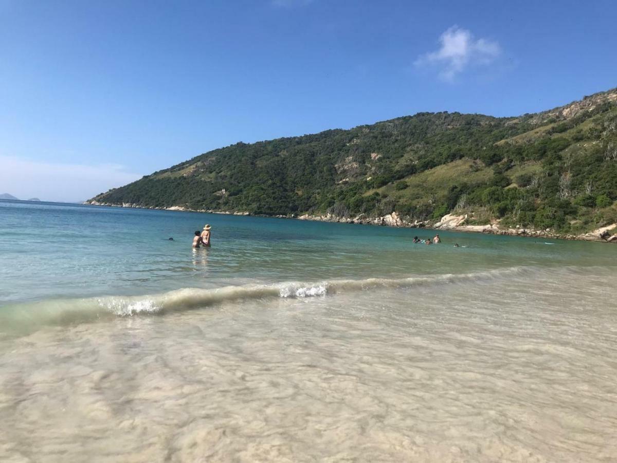 Localizado a 50 m da praia, na Prainha de Arraial do Cabo Exterior foto